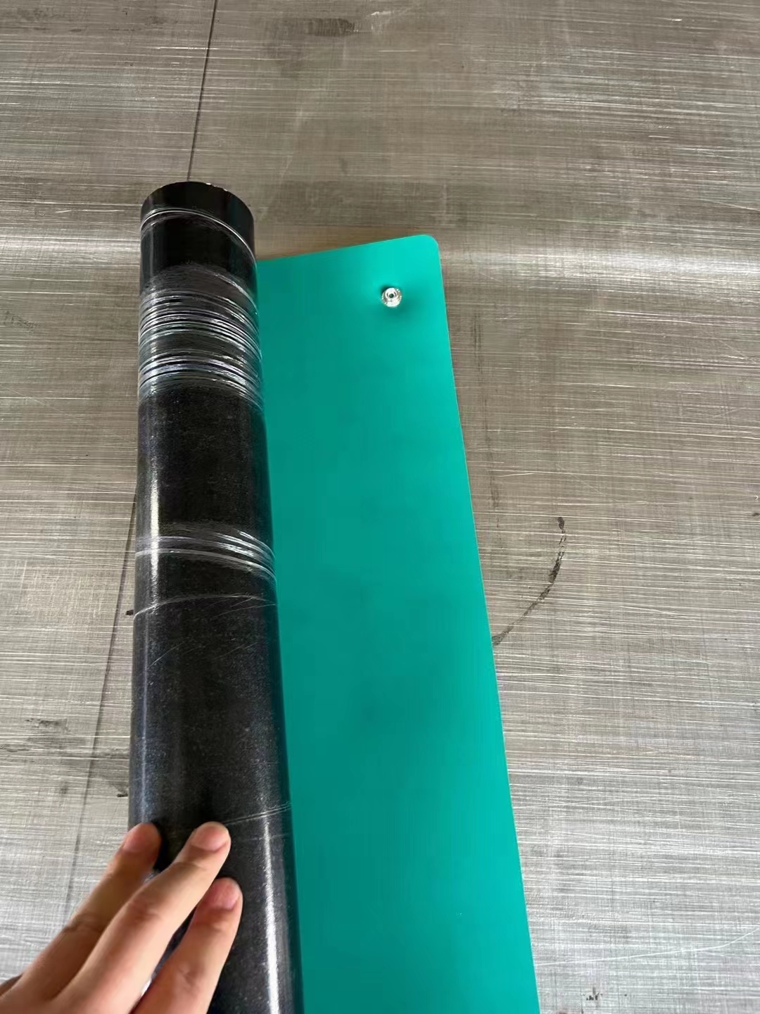 ESD rubber mat with snaps 5.png